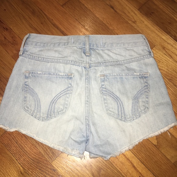 HIGH WAIST Hollister Shorts - Picture 3 of 5